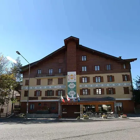 Hotel Bucaneve