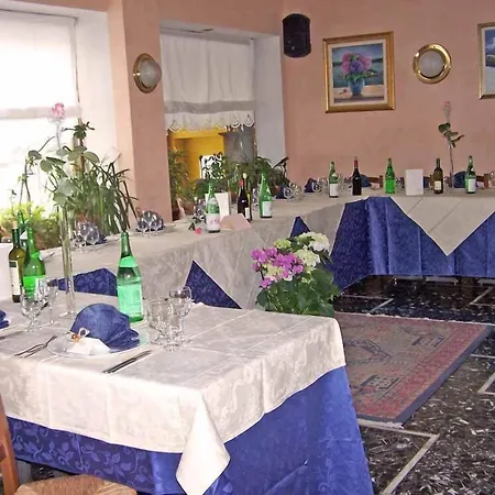 Bucaneve Szálloda
