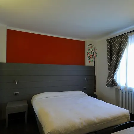 Hotel Bucaneve